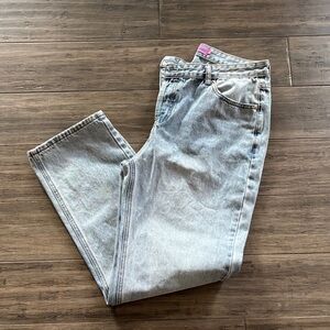 Edikted Light Wash High-Rise jeans
